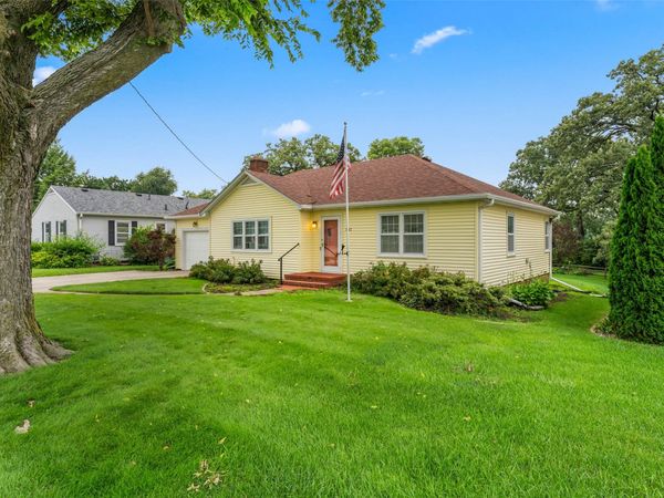 1112 S 12th Avenue W, Newton, IA 50208