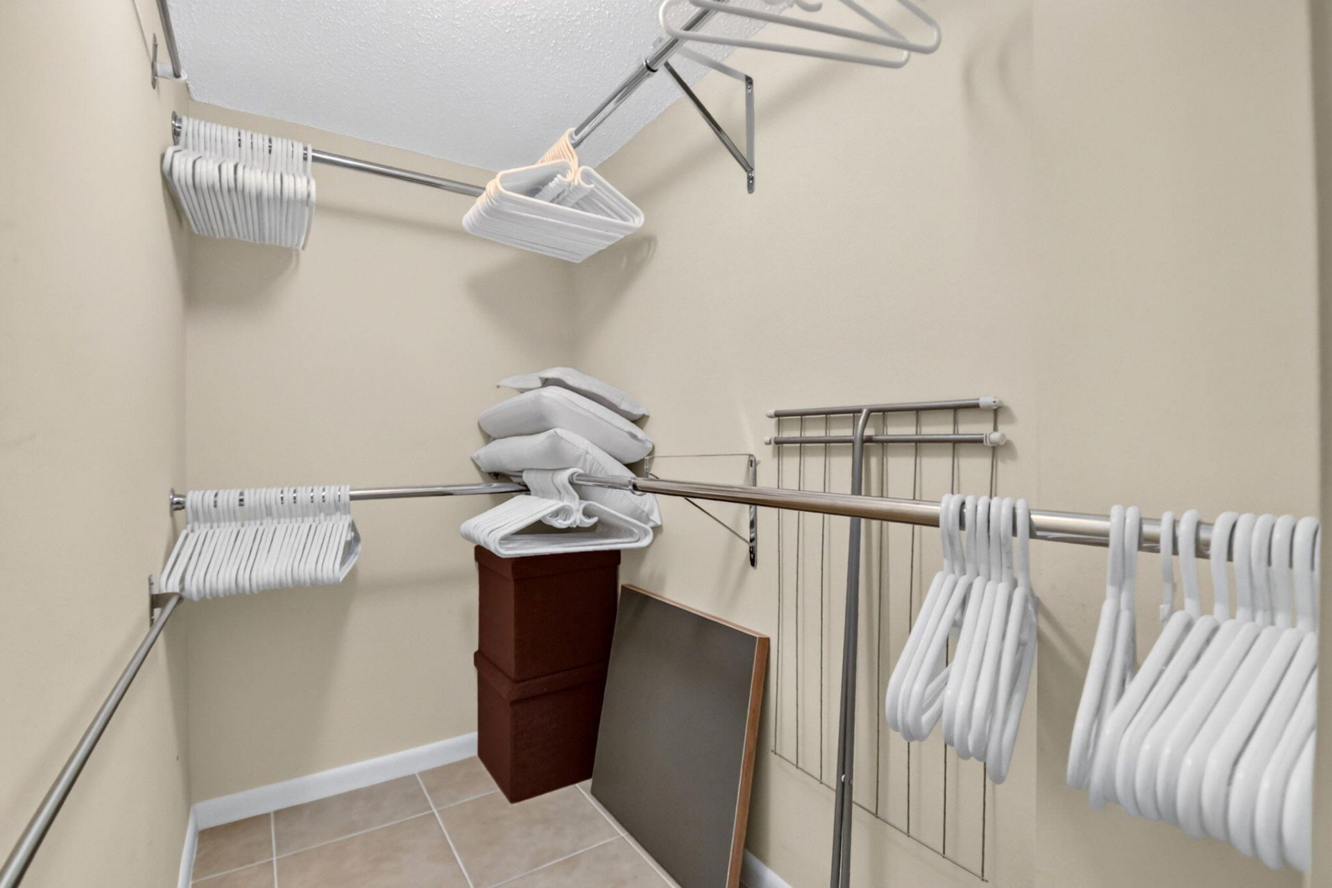 32 Colonial Club Drive, Unit 102, Boynton Beach, FL 33435 Photo
