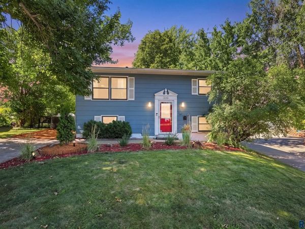 233 N Meyer Ln, Sioux Falls, SD 57103