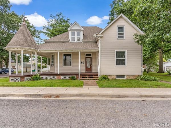23 W Laurel Street , Millstadt, IL 62260