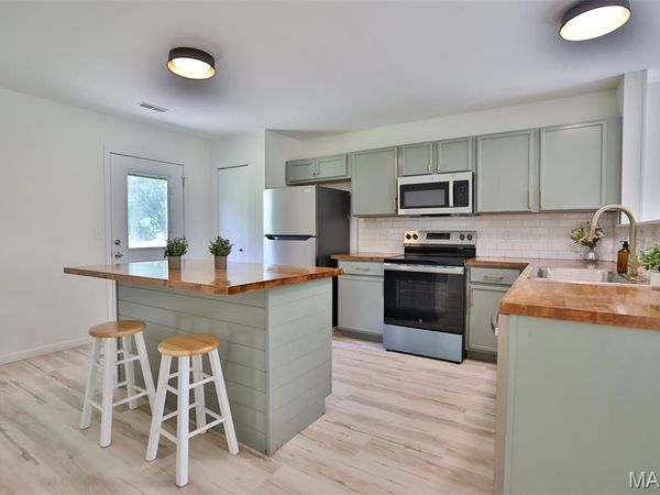 560 Falling Leaf Way, Mascoutah, IL 62258