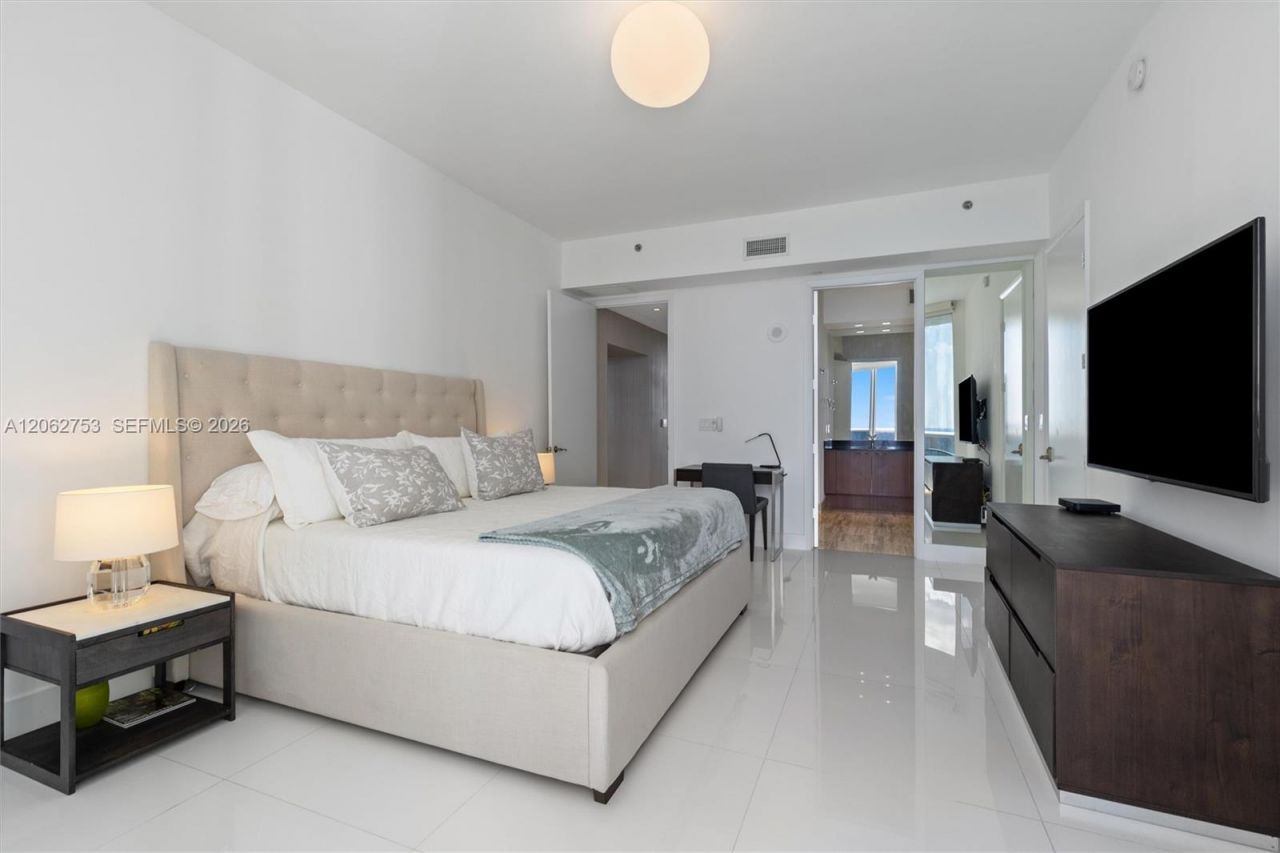 15811 Collins Ave , Unit 1604, Sunny Isles Beach, FL 33160 Photo