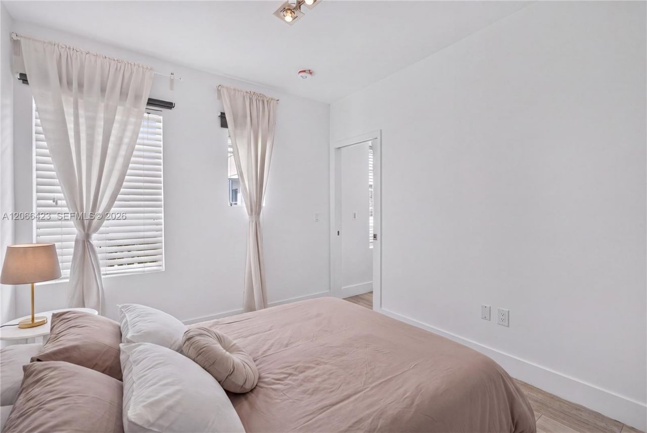 811 Jefferson Ave, Unit 204, Miami Beach, FL 33139 Photo