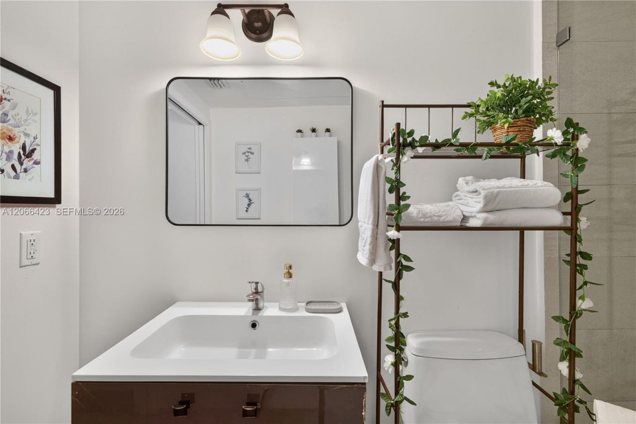 811 Jefferson Ave, Unit 204, Miami Beach, FL 33139 Photo