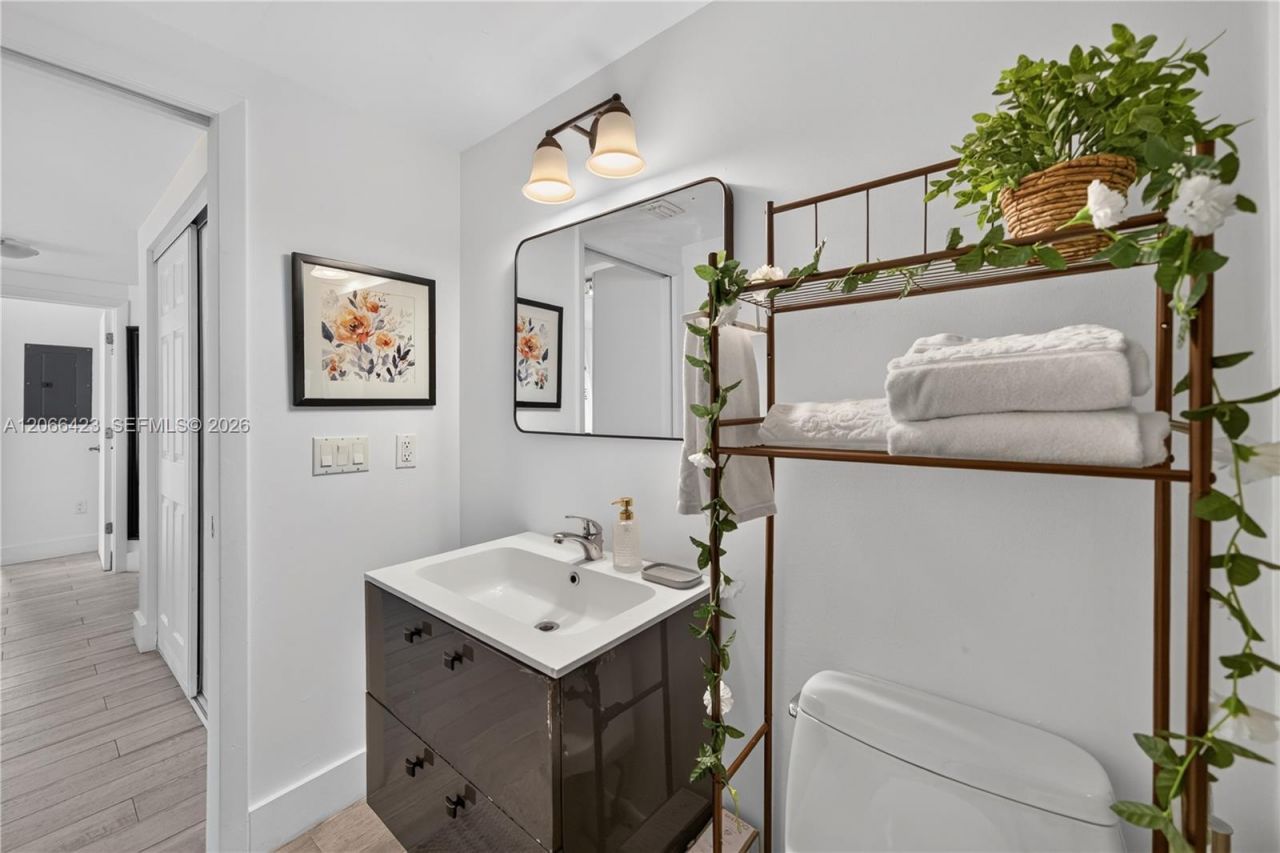 811 Jefferson Ave, Unit 204, Miami Beach, FL 33139 Photo