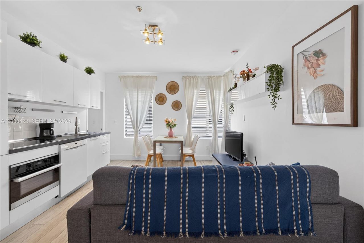 811 Jefferson Ave, Unit 204, Miami Beach, FL 33139 Photo