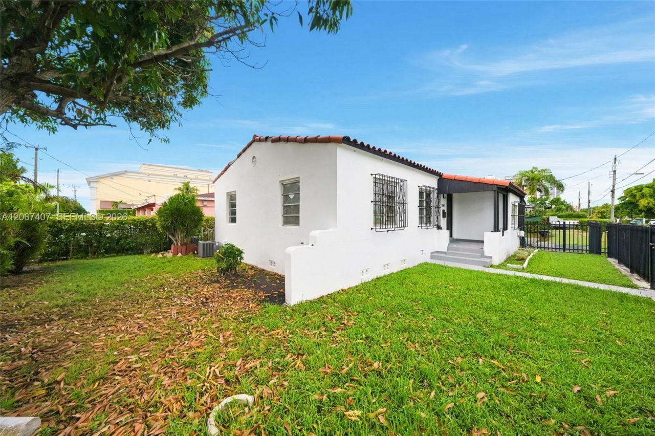 3500 NW 1st St, Miami, FL 33125 Photo