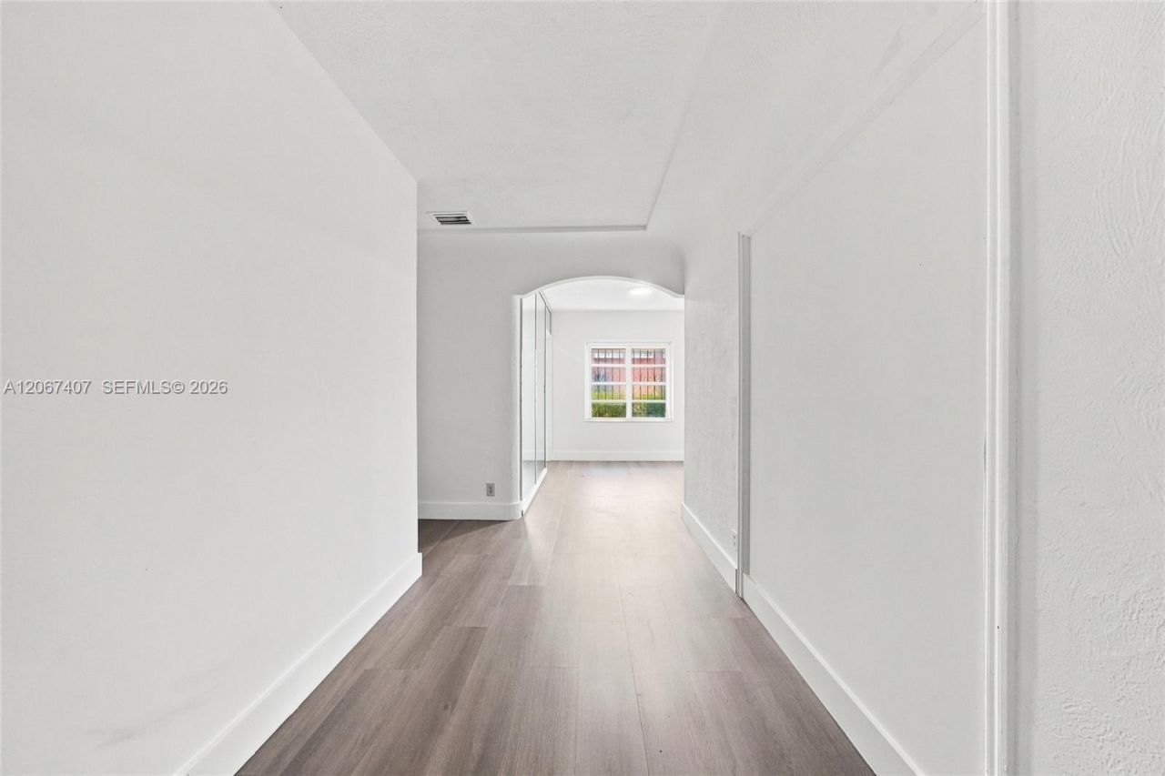 3500 NW 1st St, Miami, FL 33125 Photo