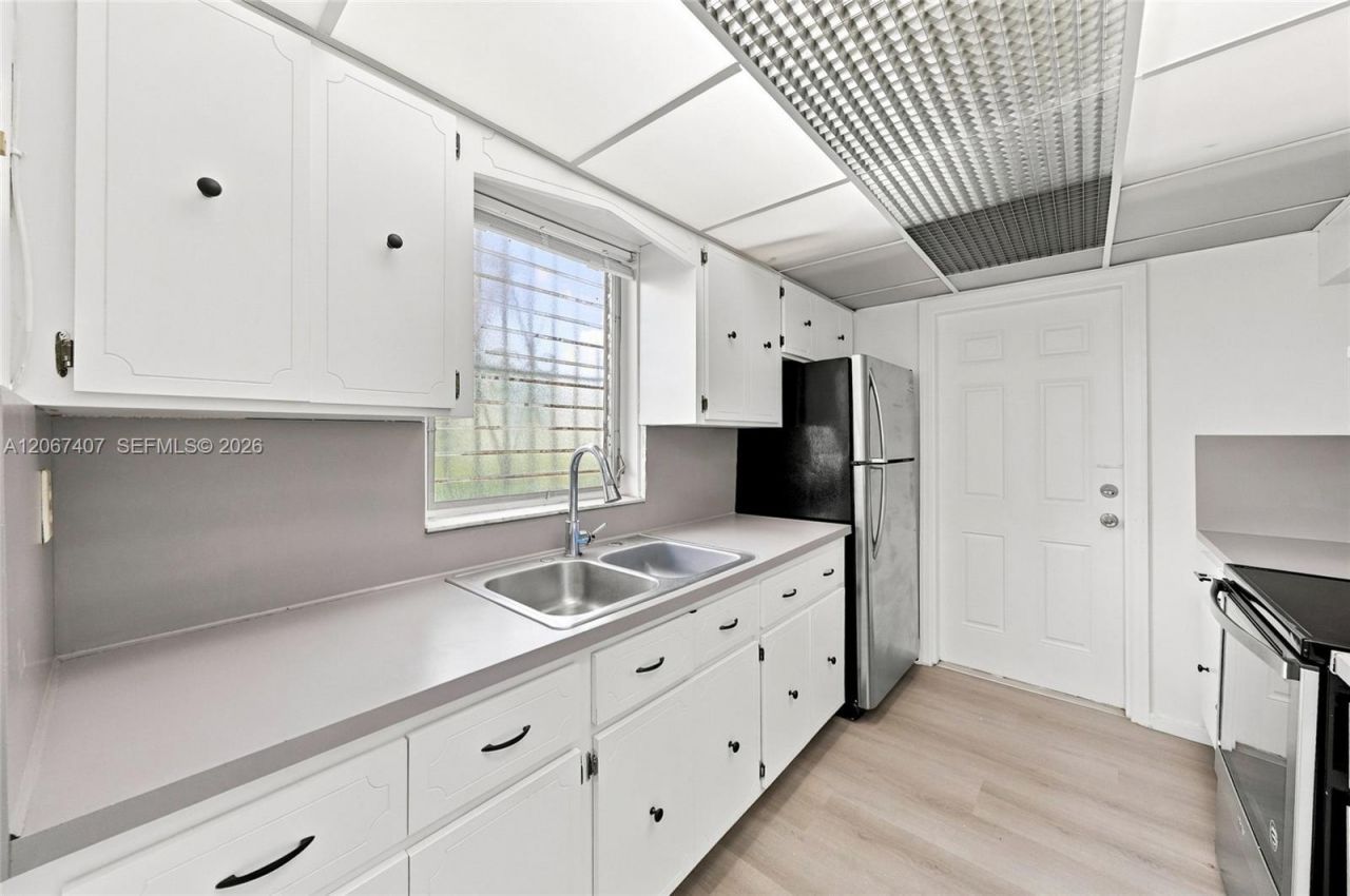 3500 NW 1st St, Miami, FL 33125 Photo