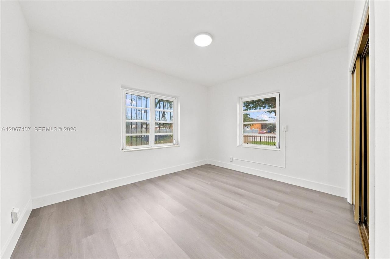 3500 NW 1st St, Miami, FL 33125 Photo