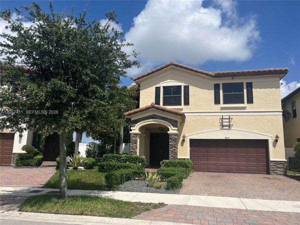 8843 W 34th Ave , Hialeah, FL 33018