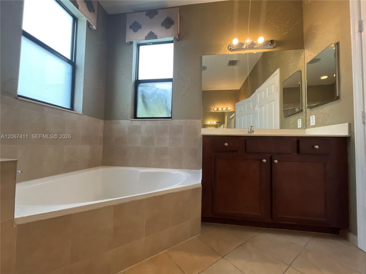 8843 W 34th Ave, Hialeah, FL 33018 Photo