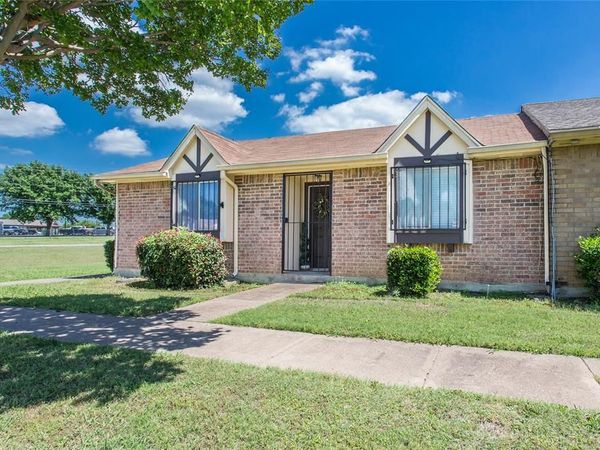 33 E Townhouse Lane , Unit 30, Grand Prairie, TX 75052