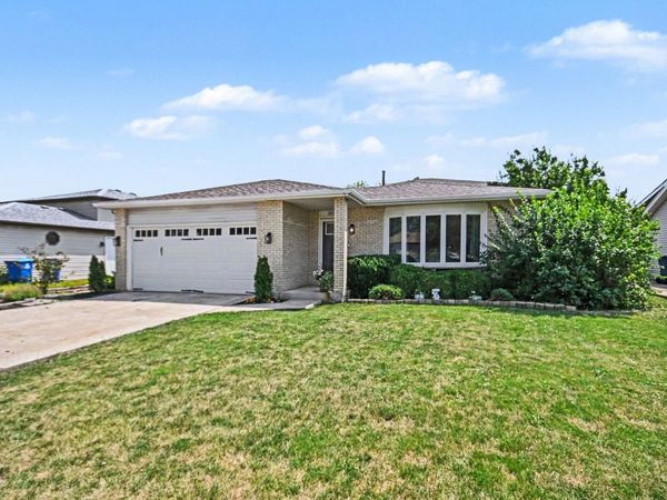 25741 S Mccorkle Avenue , Monee, IL 60449