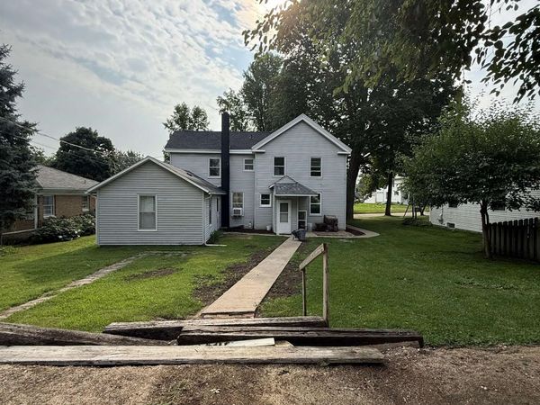 607 S Jackson, MOUNT CARROLL, IL 61053