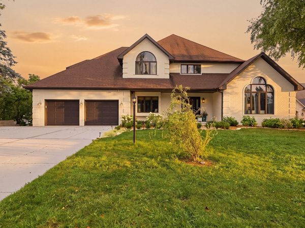 452 Scarborough Road, Valparaiso, IN 46385