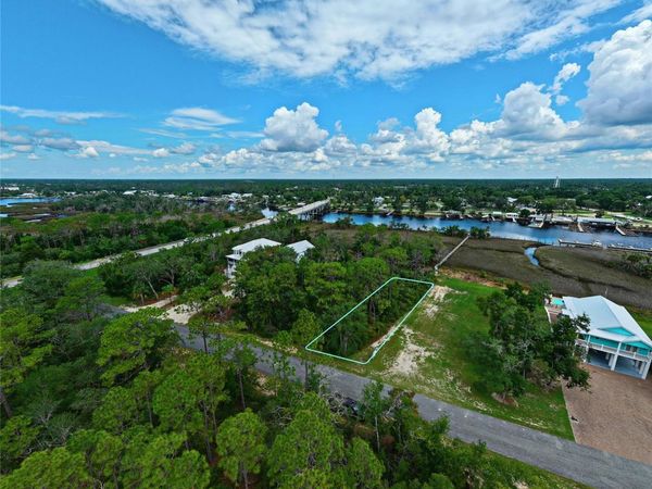 85 SW 279TH AVENUE , STEINHATCHEE, FL 32359