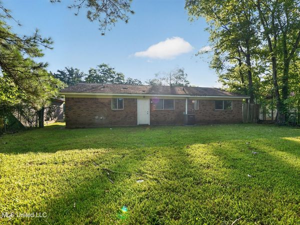 6352 Abraham Lincoln Drive, Jackson, MS 39213