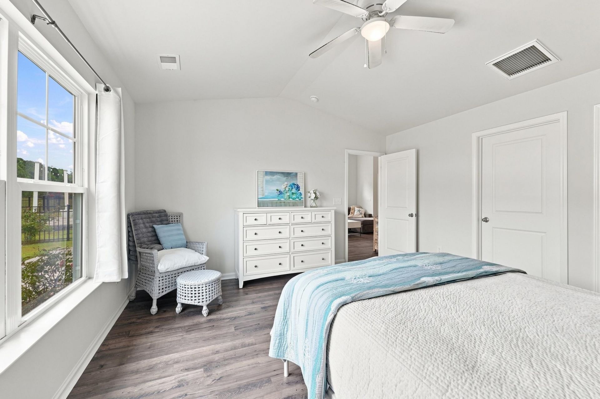 332 Logan St. Photo 13