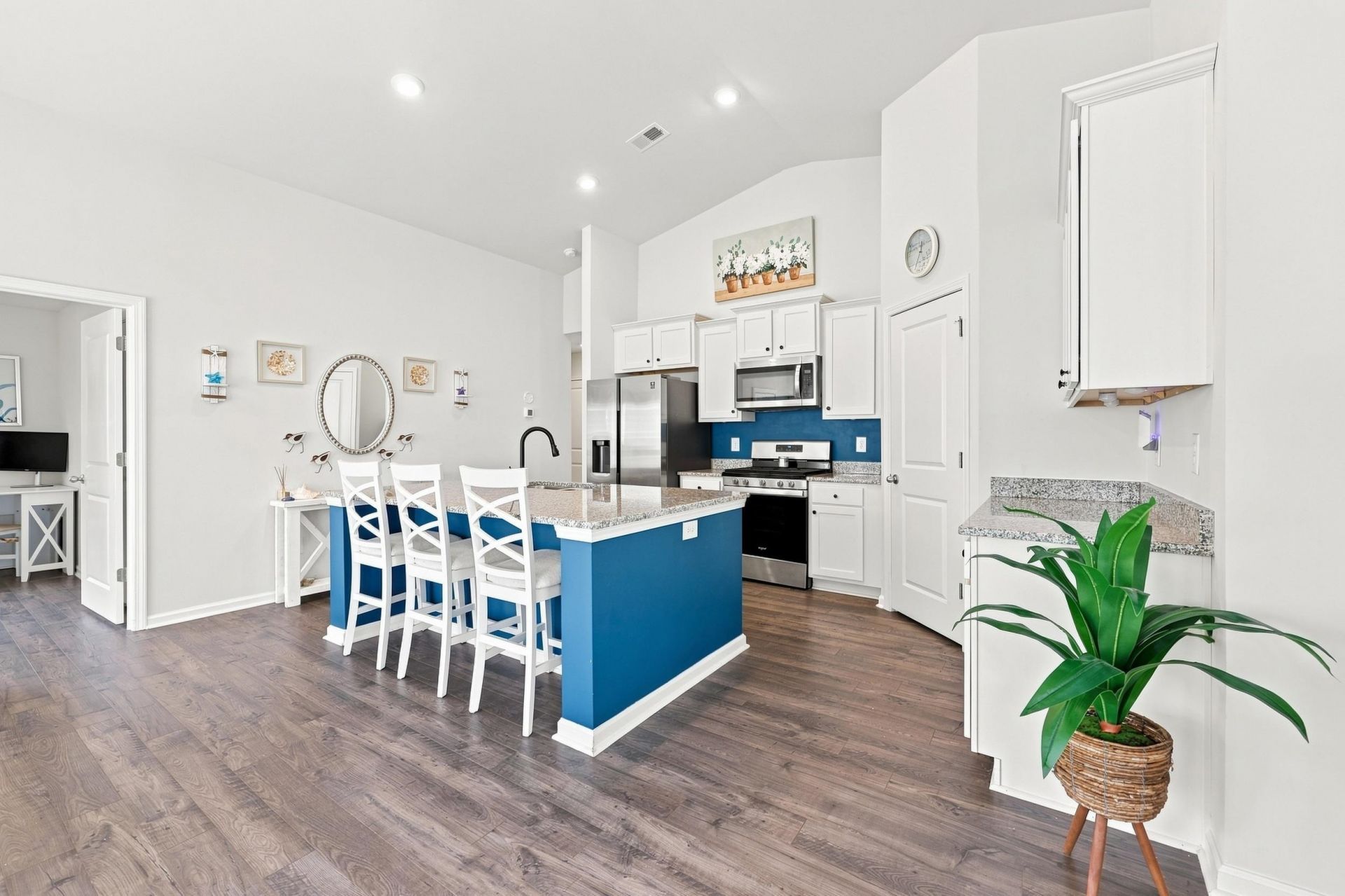 332 Logan St. Photo 15