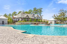 332 Logan St. photo 4