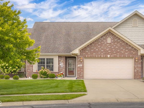 3890 Naples Drive , Columbus, IN 47203