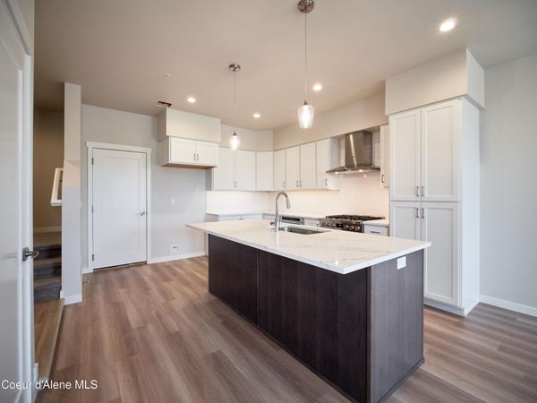 1042 E 4TH AVE , Post Falls, ID 83854