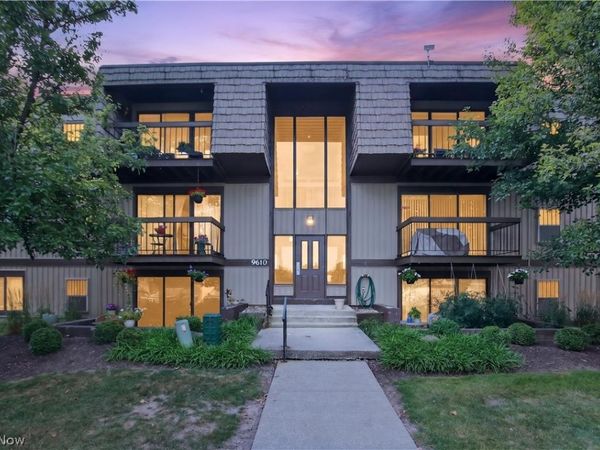 9610 Cove Drive , Unit B23, North Royalton, OH 44133
