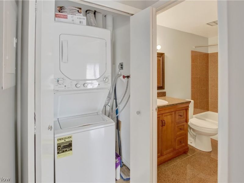 9610 Cove Drive, Unit B23, North Royalton, OH 44133 Photo 15