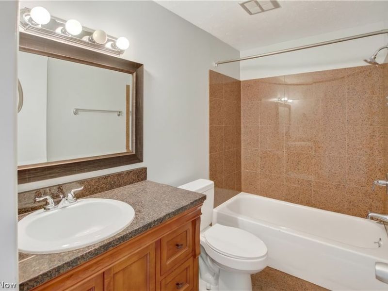 9610 Cove Drive, Unit B23, North Royalton, OH 44133 Photo 16