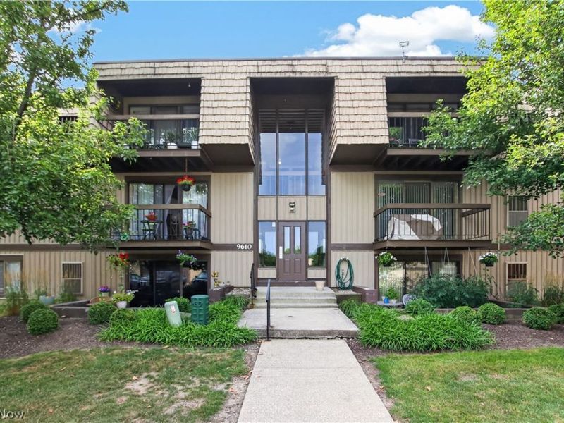 9610 Cove Drive, Unit B23, North Royalton, OH 44133 Photo 2