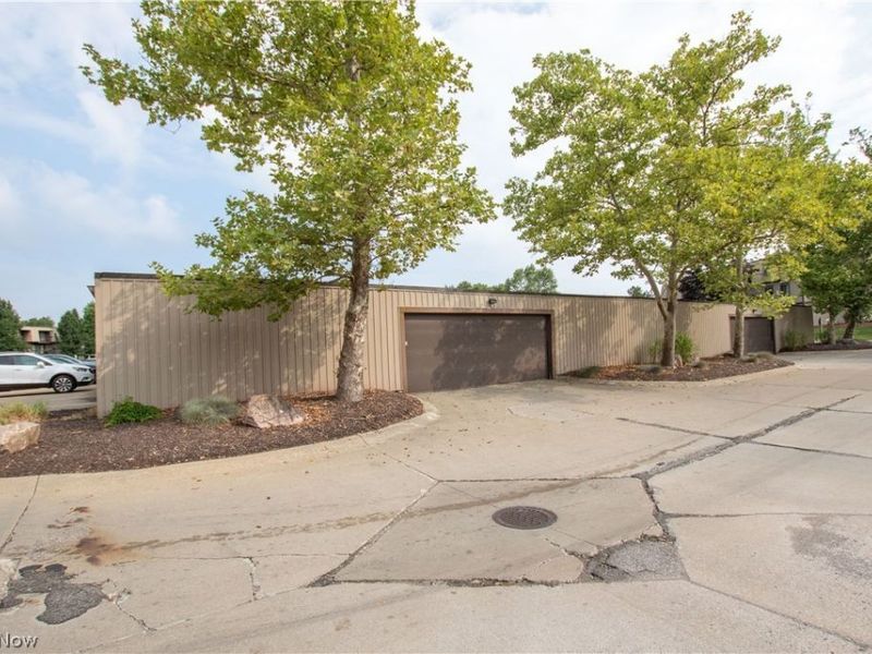 9610 Cove Drive, Unit B23, North Royalton, OH 44133 Photo 23