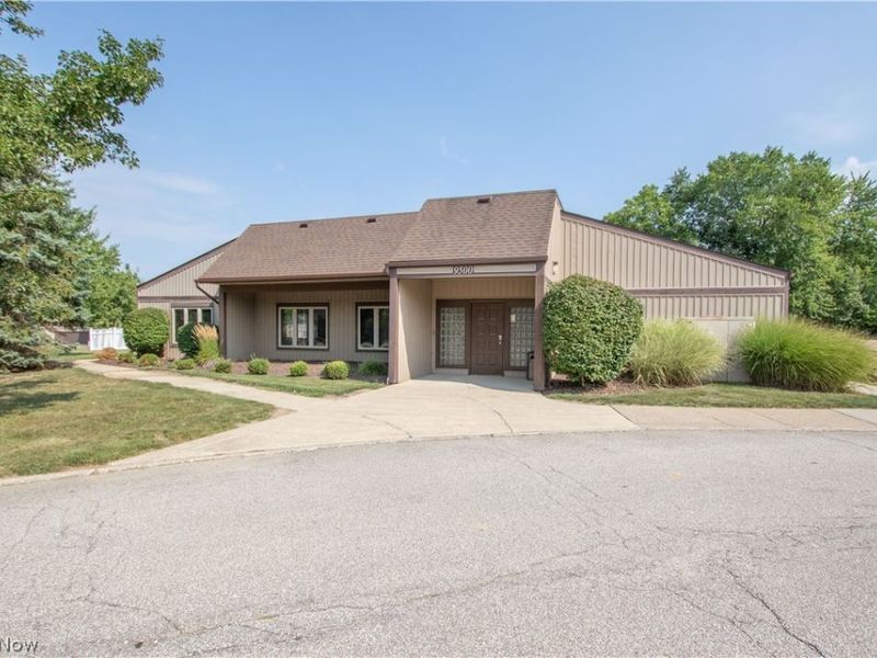 9610 Cove Drive, Unit B23, North Royalton, OH 44133 Photo 25
