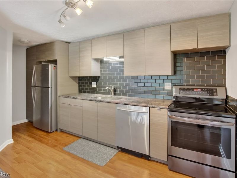 9610 Cove Drive, Unit B23, North Royalton, OH 44133 Photo 5