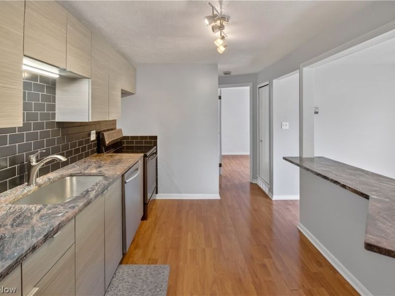 9610 Cove Drive, Unit B23, North Royalton, OH 44133 Photo 8