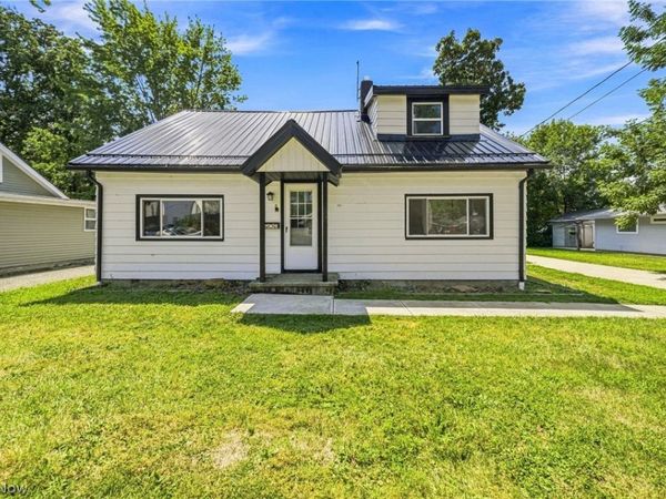 232 Plymouth Drive , Eastlake, OH 44095