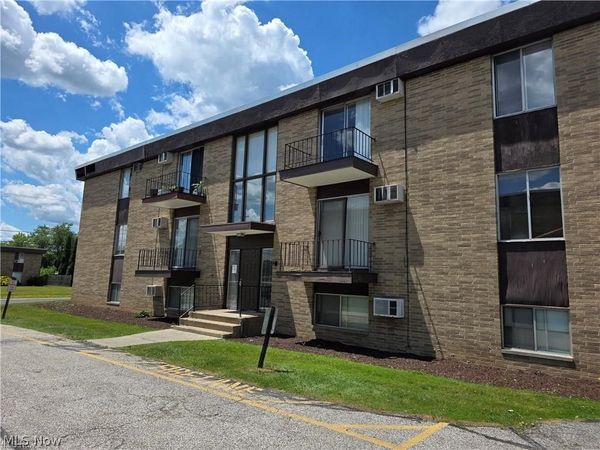 16101 E Maple Park Drive , Unit 12B, Maple Heights, OH 44137