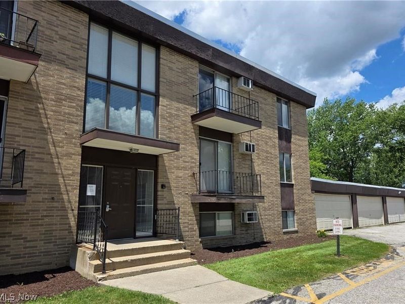 16101 E Maple Park Drive, Unit 12B, Maple Heights, OH 44137 Photo 2