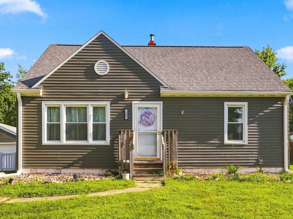 1902 Pin Oak Drive, Cedar Falls, IA 50613