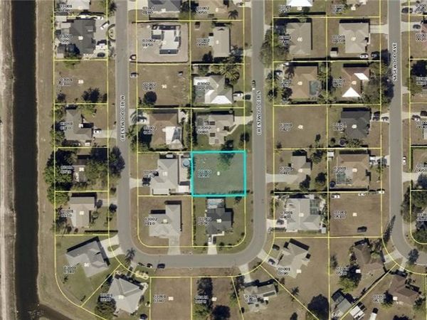 17 Crestwood CIR S, LEHIGH ACRES, FL 33936