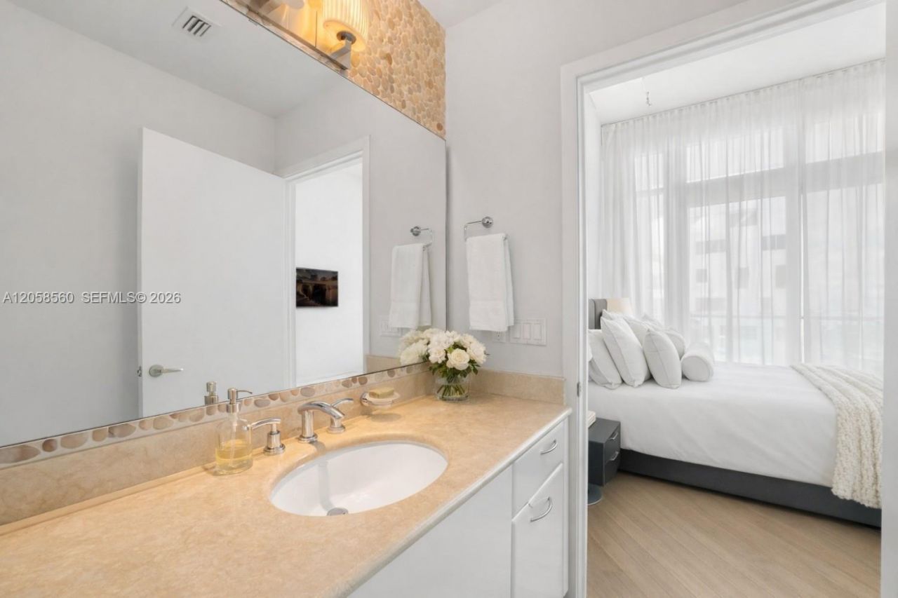 1331 Brickell Bay Dr, Unit PH4605, Miami, FL 33131 Photo