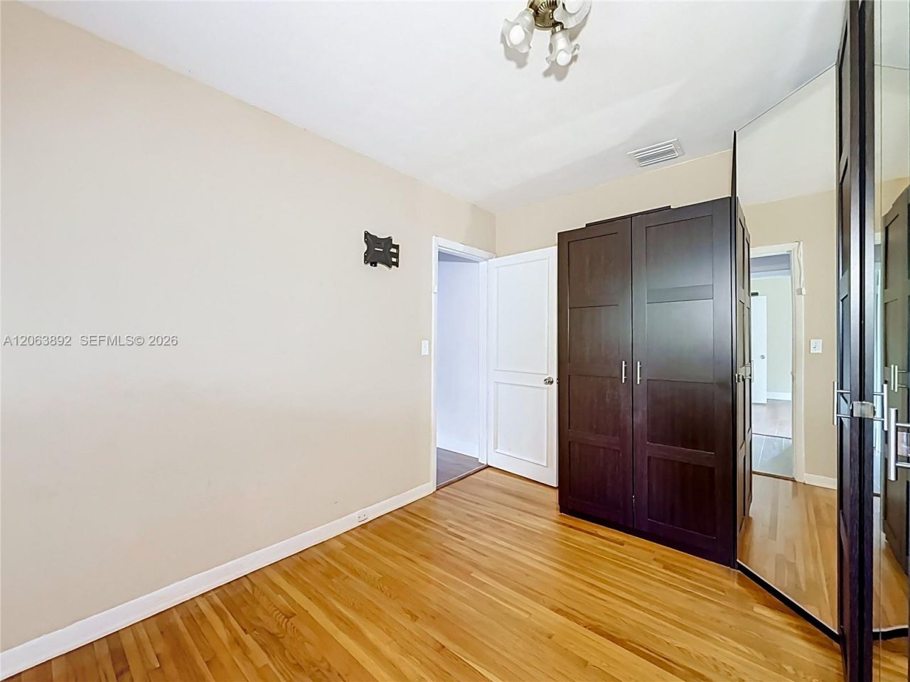 145 W 57th St, Hialeah, FL 33012 Photo