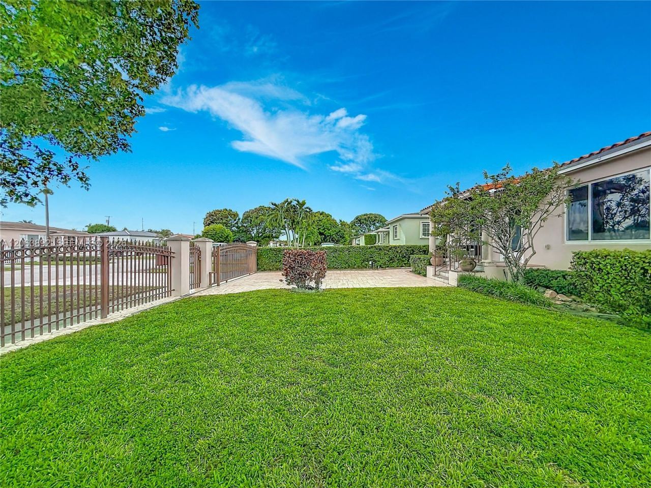 145 W 57th St, Hialeah, FL 33012 Photo