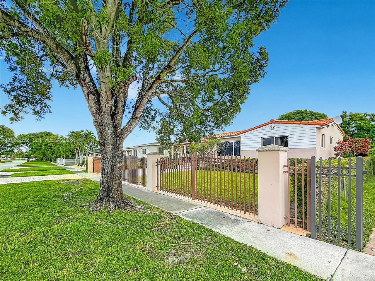 145 W 57th St, Hialeah, FL 33012 Photo
