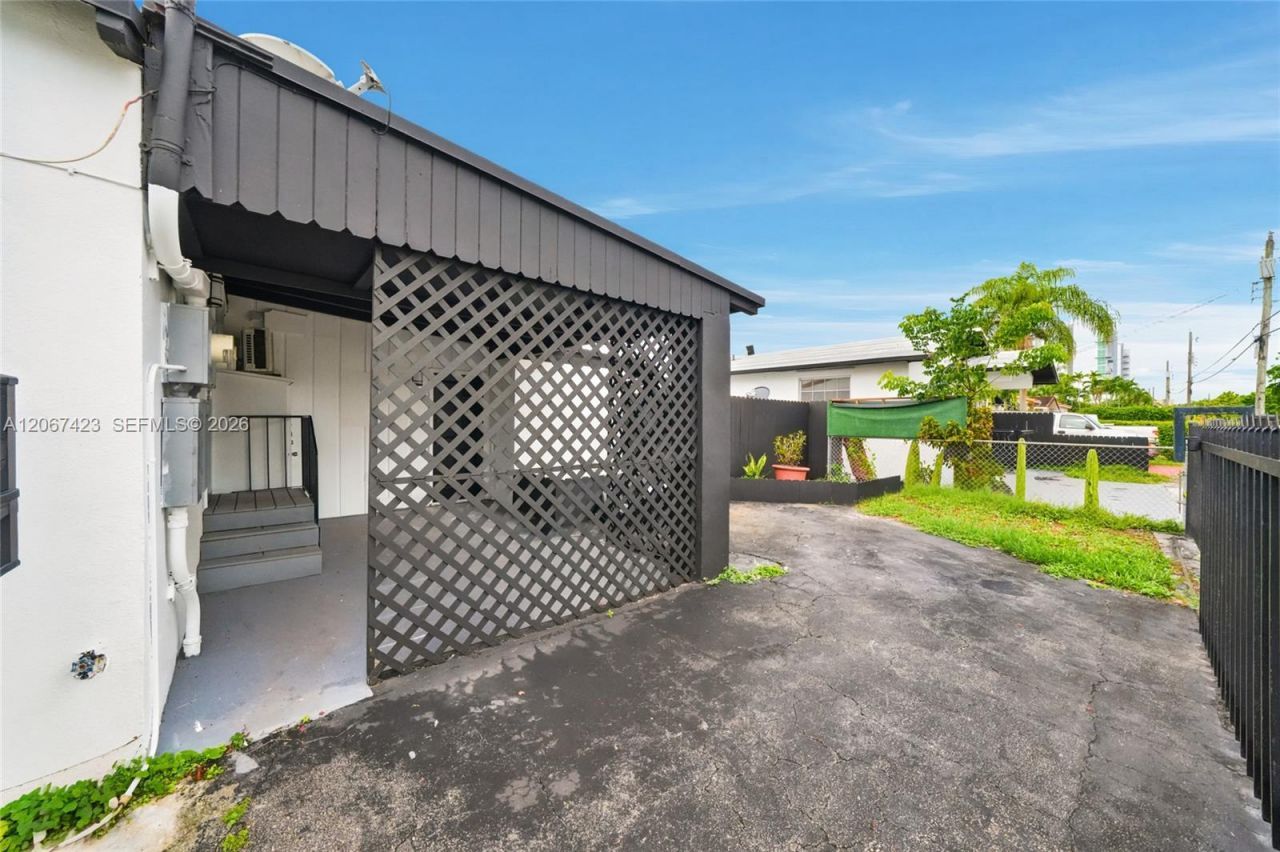 3500 NW 1st St, Unit A, Miami, FL 33125 Photo