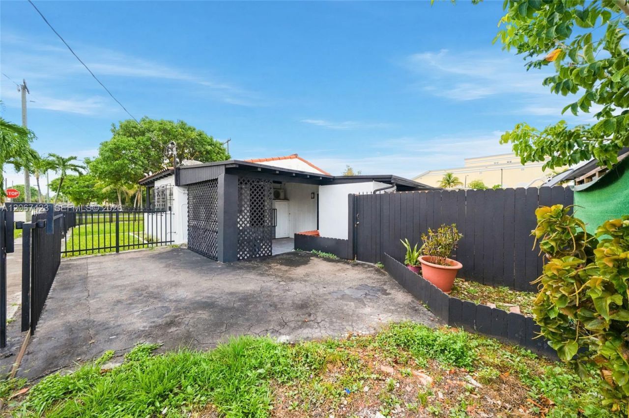 3500 NW 1st St, Unit A, Miami, FL 33125 Photo