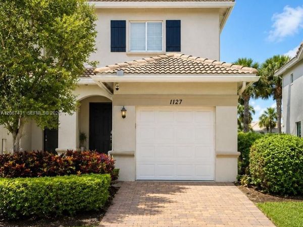1127 Vermilion Dr, Lake Worth, FL 33461