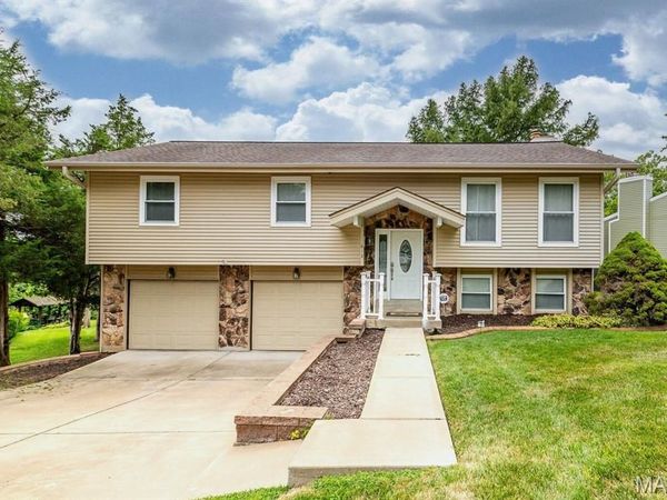 813 Edgewood Drive , Lake St Louis, MO 63367
