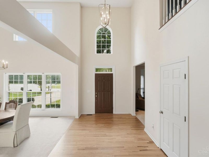 9135 Cedar Gate Drive, Loveland, OH 45140 Photo 2