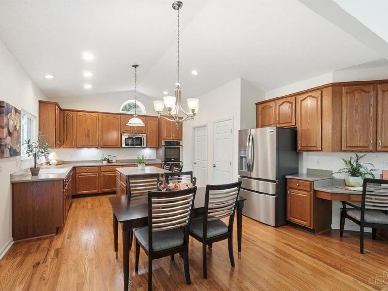9135 Cedar Gate Drive, Loveland, OH 45140 Photo 7